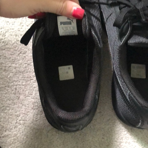 Men’s Puma all black sneakers size 10 - Picture 3 of 4